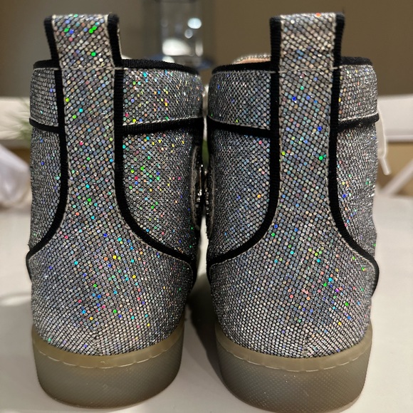 Christian Louboutin Rantus Orlato Flat Multi Glitter Ball
US 9 / EU 42 - Picture 2 of 8